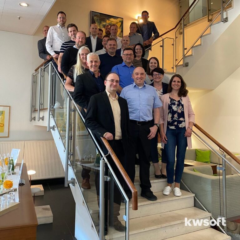 Group photo of all participants of the AOK Roundtable 2025 standing on a staircase.