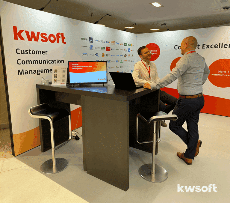 Felix Bosch and Eugen Timik talking to each other at the kwsoft® stand at the DOXNET 2025.